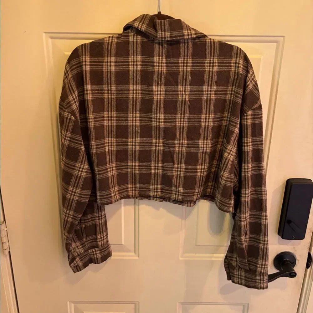 SHEIN Brown Plaid Cropped Button-Down Shirt - Picture 2 of 4